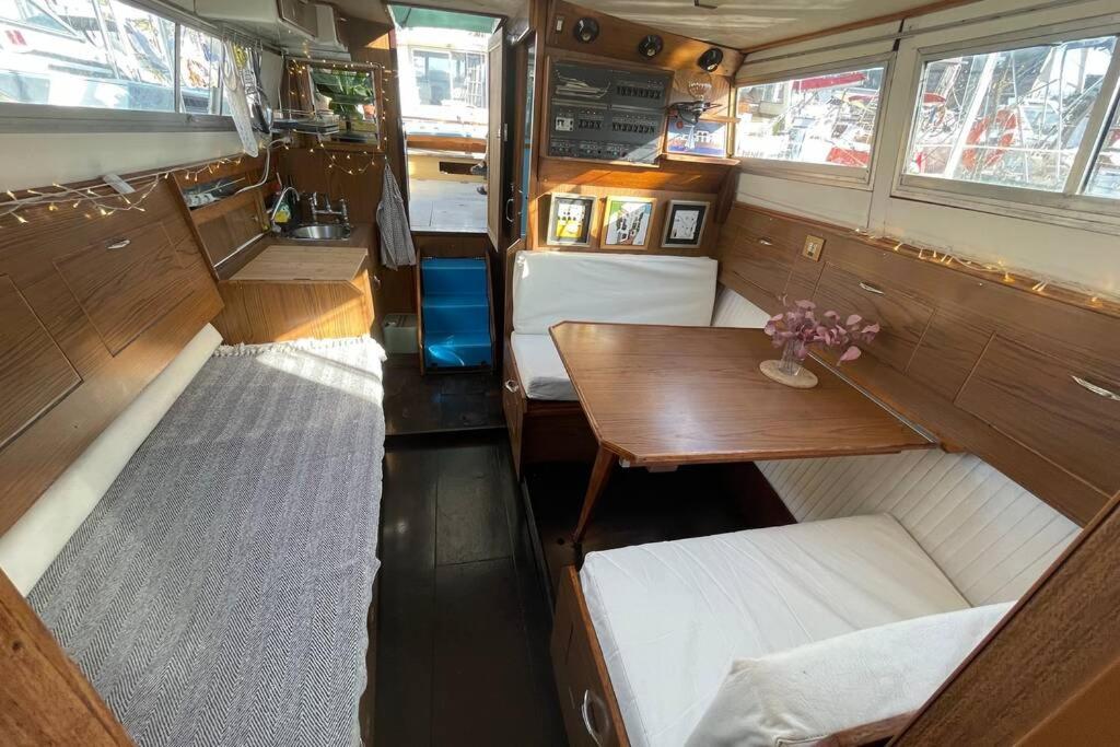 Hotel Beautiful 70s vintage yacht boat in Barcelona Sant Adria de Besos Exterior foto