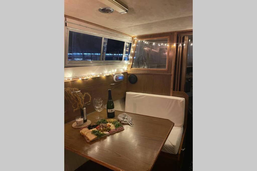 Hotel Beautiful 70s vintage yacht boat in Barcelona Sant Adria de Besos Exterior foto