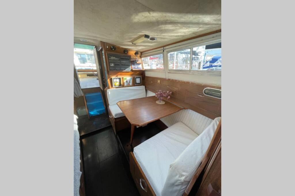 Hotel Beautiful 70s vintage yacht boat in Barcelona Sant Adria de Besos Exterior foto