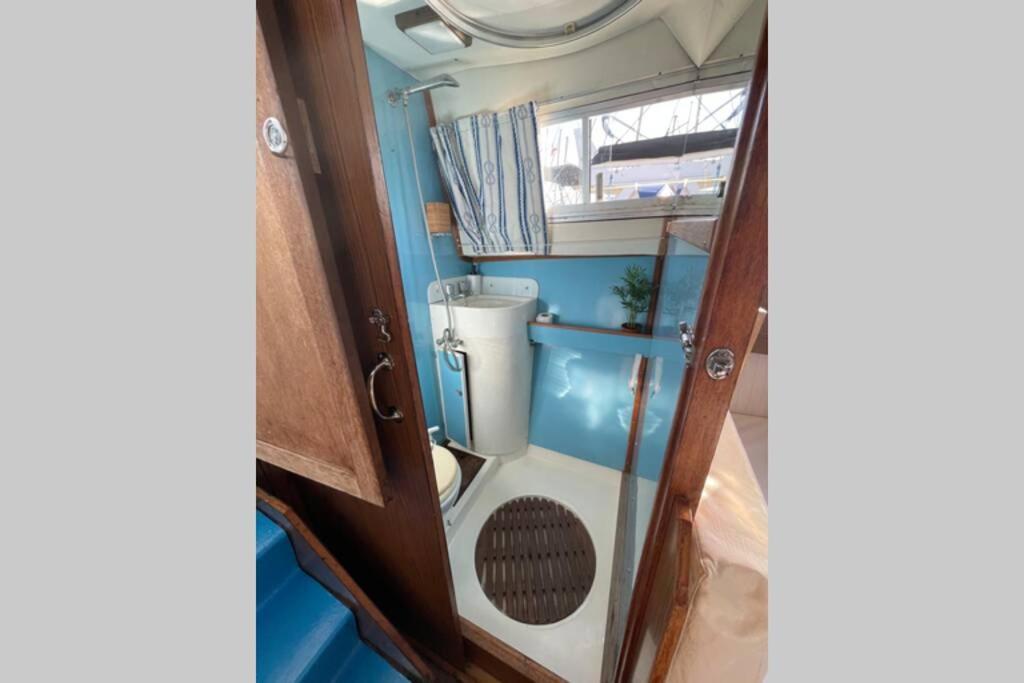Hotel Beautiful 70s vintage yacht boat in Barcelona Sant Adria de Besos Exterior foto